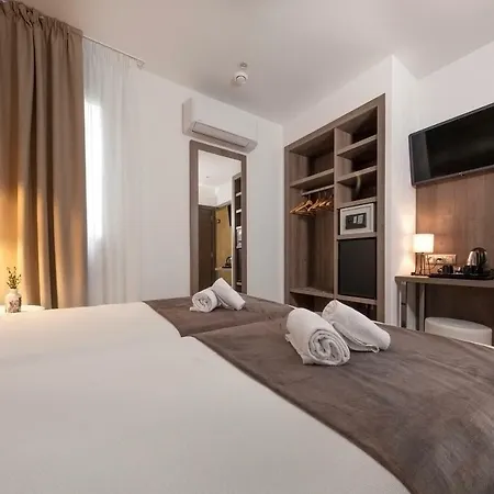 Oasis Hotel 2*
