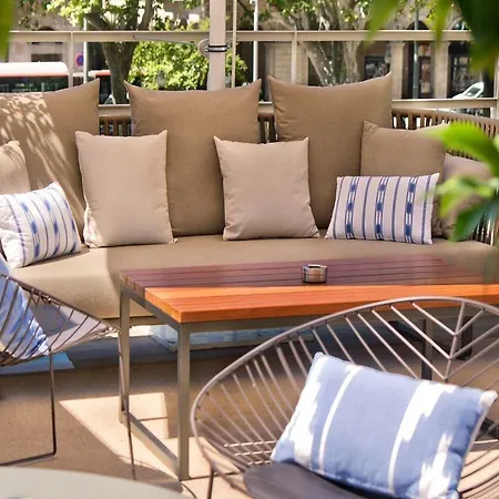 Oasis Hotel