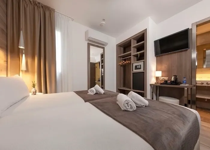 Oasis Hotel 2*